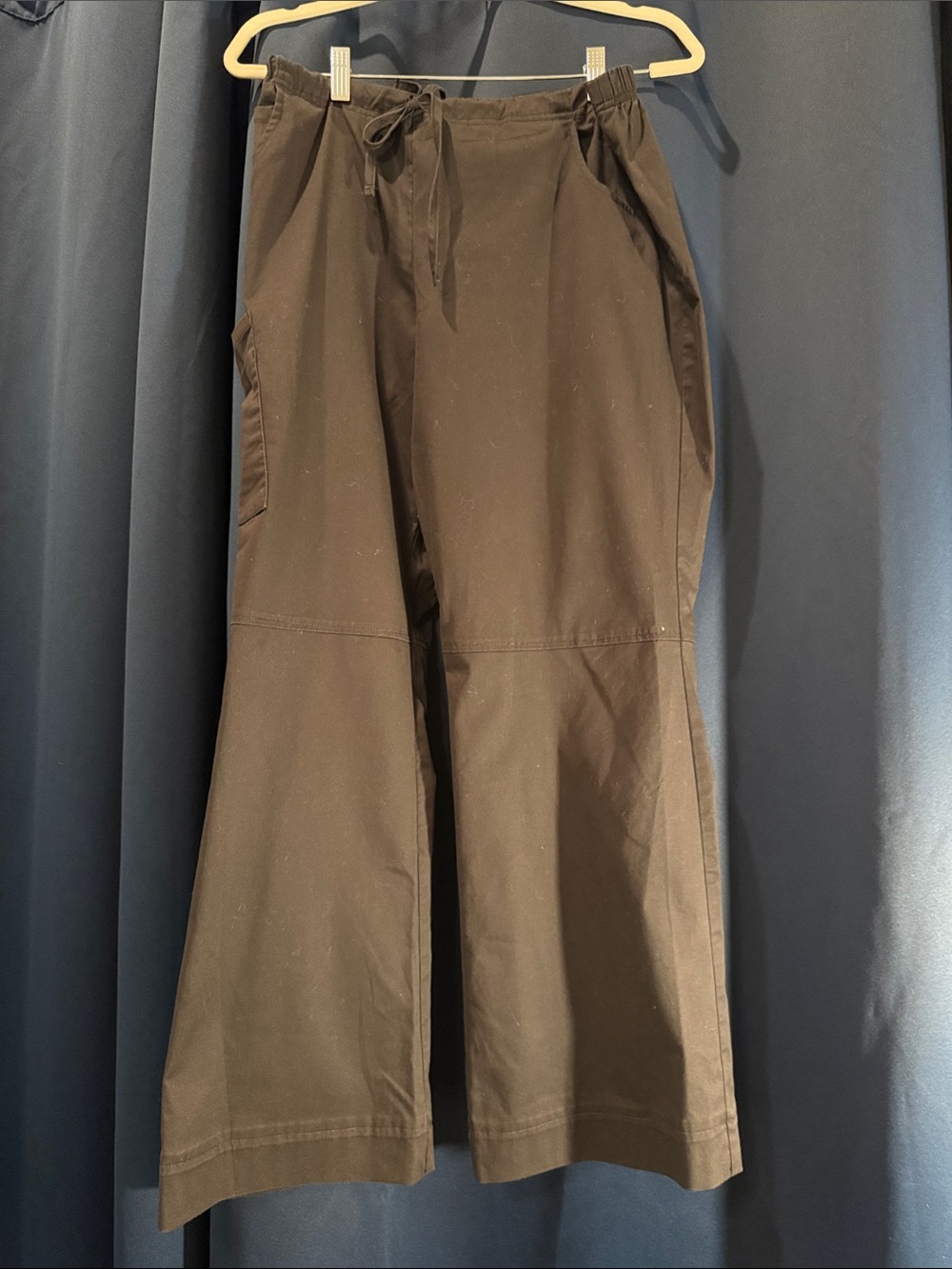 Women’s Wide-Leg Drawstring Scrub Pants — Black